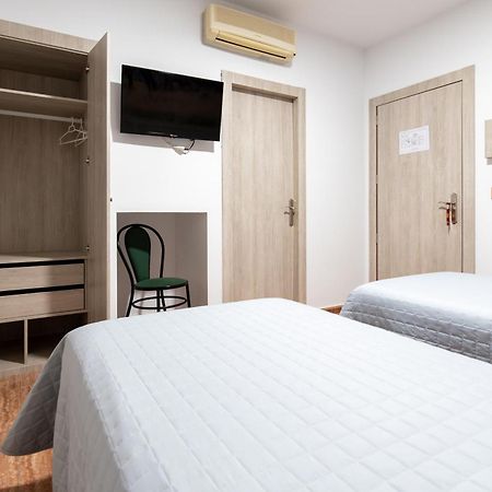 Hostal Vinuela San Pedro de Merida Exteriör bild