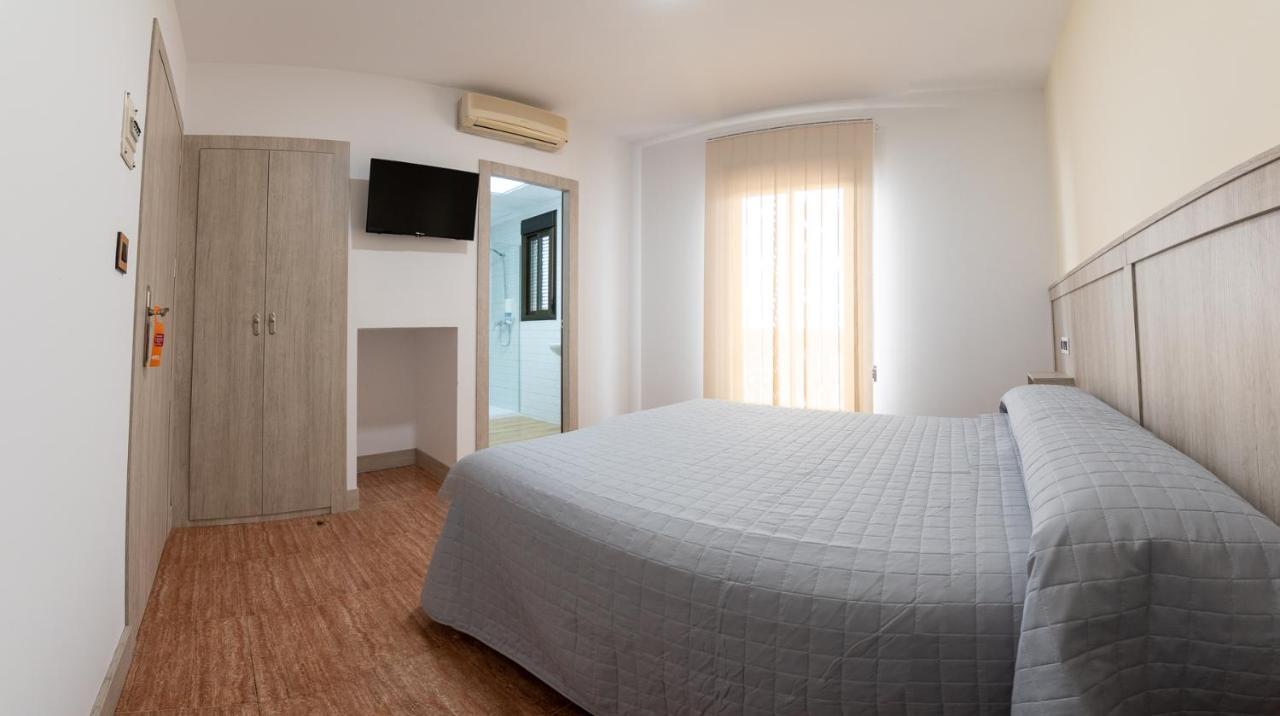 Hostal Vinuela San Pedro de Merida Exteriör bild